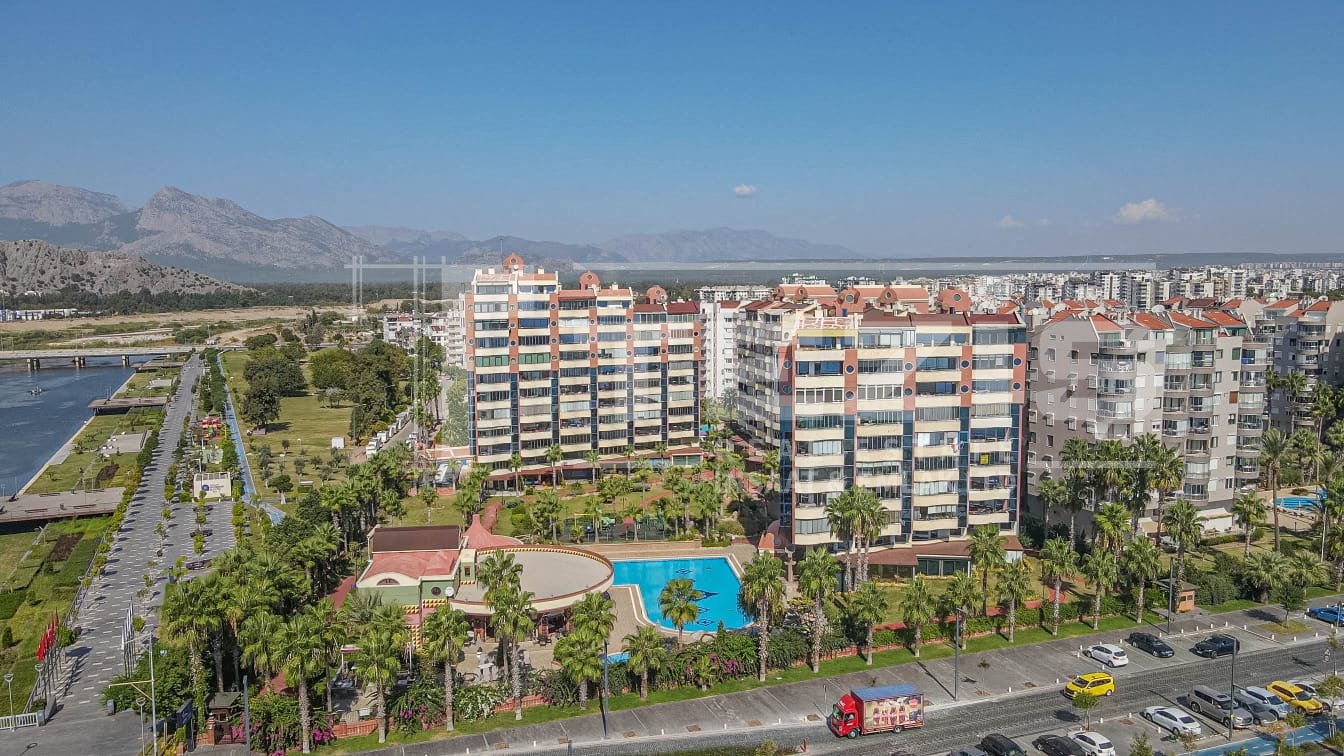 ANTALYA KONYAALTI GÜRSU MAHALLESİ DENİZE SIFIR SİTEDE 2+2 BAHÇE DUBLEKSİ