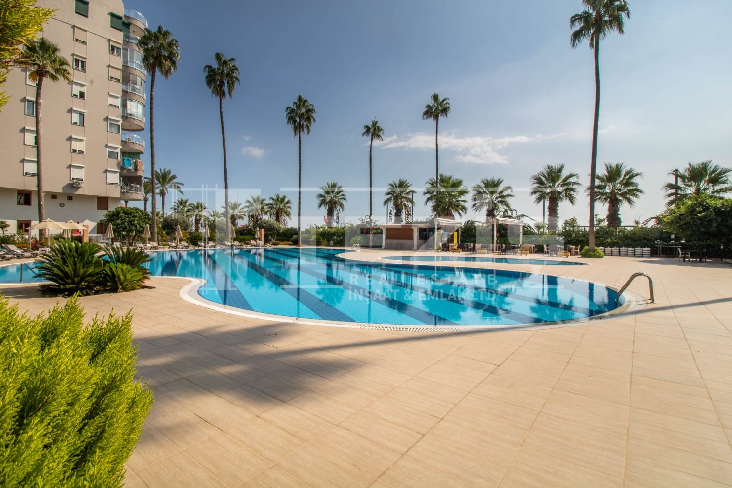 SATILIK KONYAALTI DENİZE SIFIR SİTEDE 2+1 DAİRE